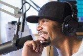 Launch A Podcast In 5 Days- A Beginners Guide To Podcasting